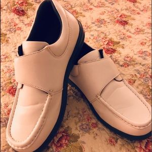 Comfort Lites white shoes-Velcro closure. Sz 11 3E